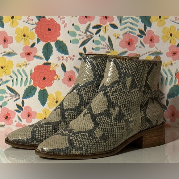 Lucky Brand Lenree Women’s Ankle Bootie 7.5 Snake Print Leather EUC - Picture 1 of 6